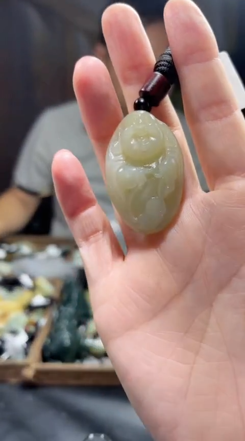 和田玉未镶嵌颈饰·