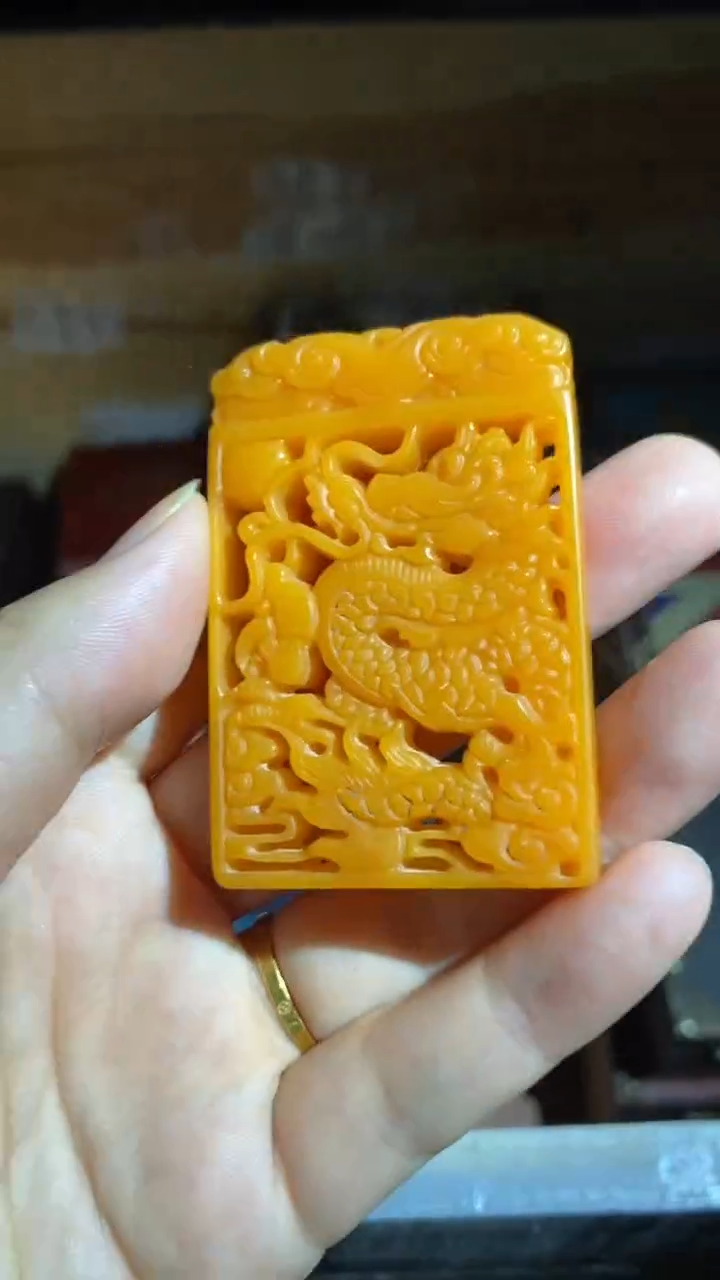 和田玉未镶嵌颈饰和田黄玉龙牌双面雕
