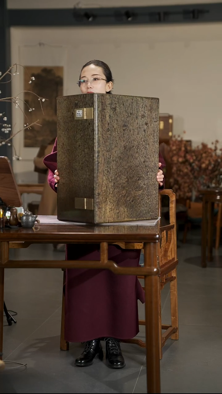 金丝楠702龙胆纹一木一器大号珠宝箱