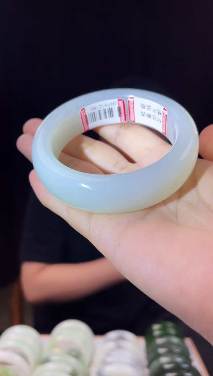 和田玉手镯未镶嵌57圈口仅一只