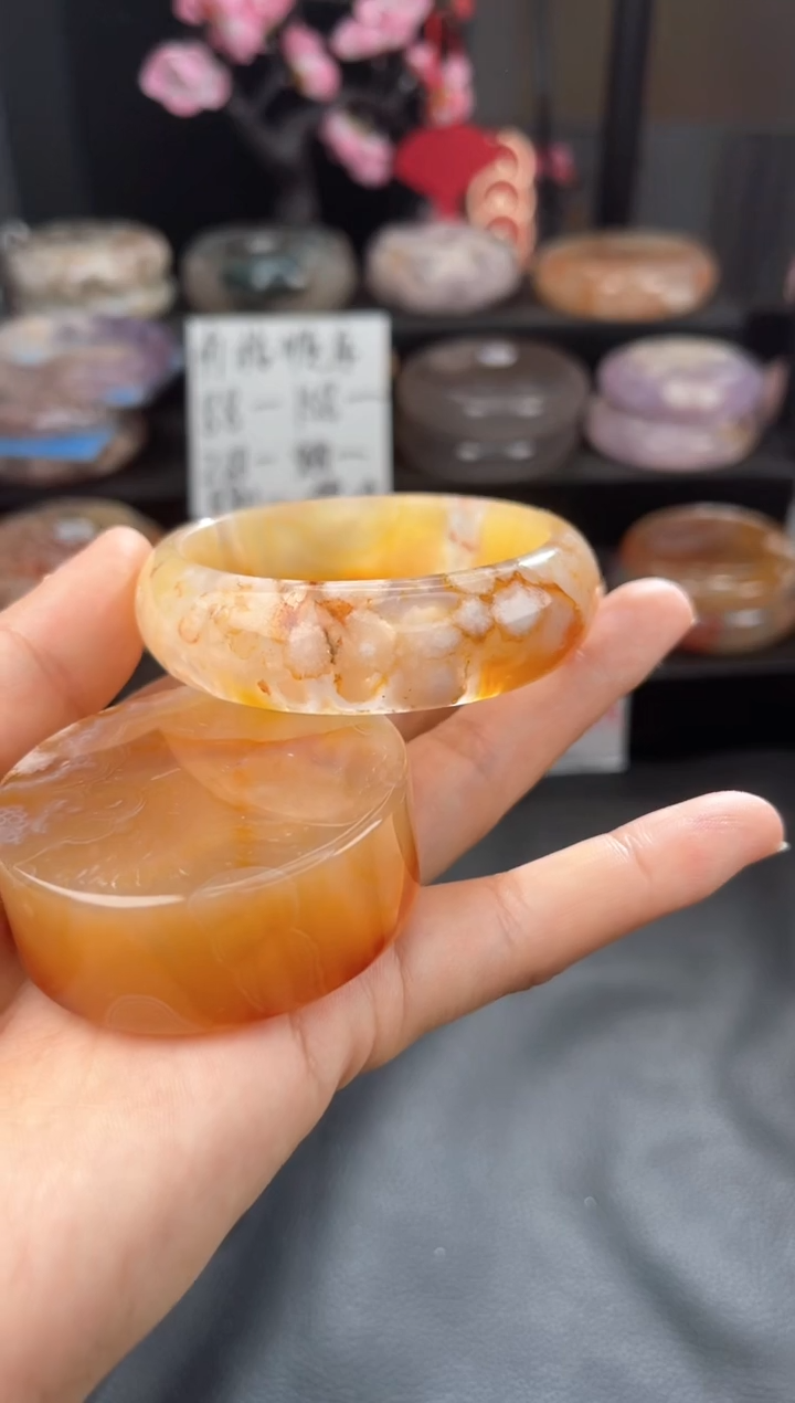 【闪购商品】石英质玉手镯未镶嵌55