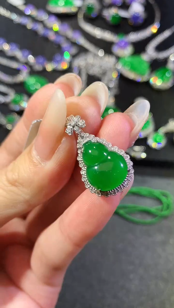 【闪购商品】翡翠吊坠(不含链)18K金镶嵌49-葫芦