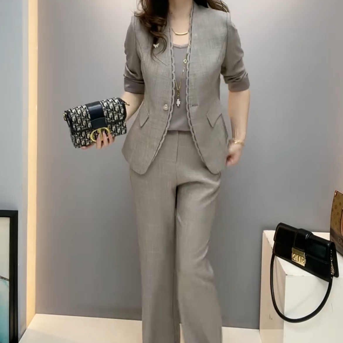 气质减龄时尚西装套装修身显瘦洋气休闲百搭上衣裤子吊带三件套