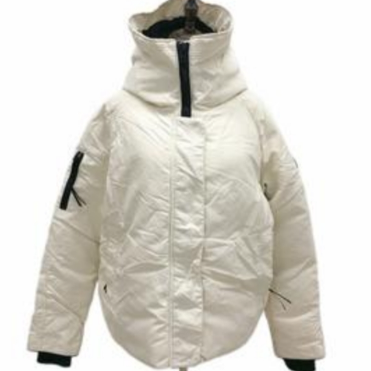 亿颗潮奢 全新未使用 加拿大鹅白色羽绒服 M600