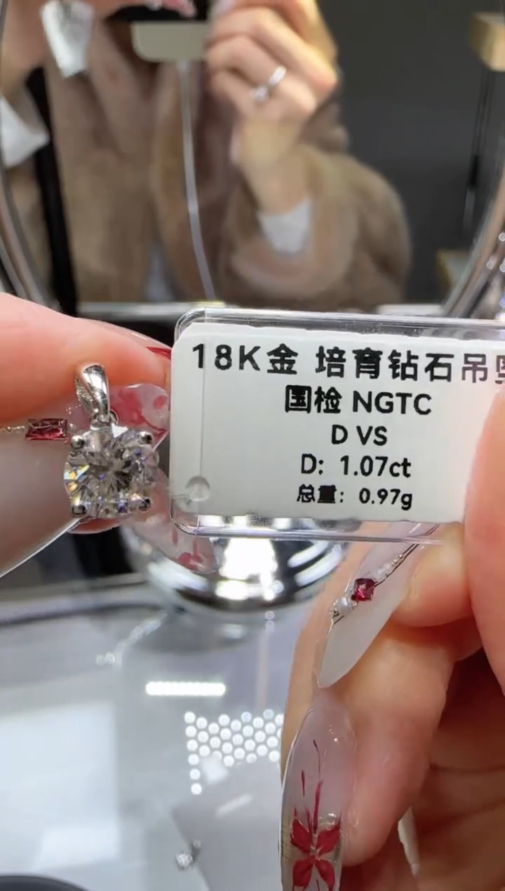 【闪购商品】实验室培育钻石18K金镶嵌1克拉四爪吊坠