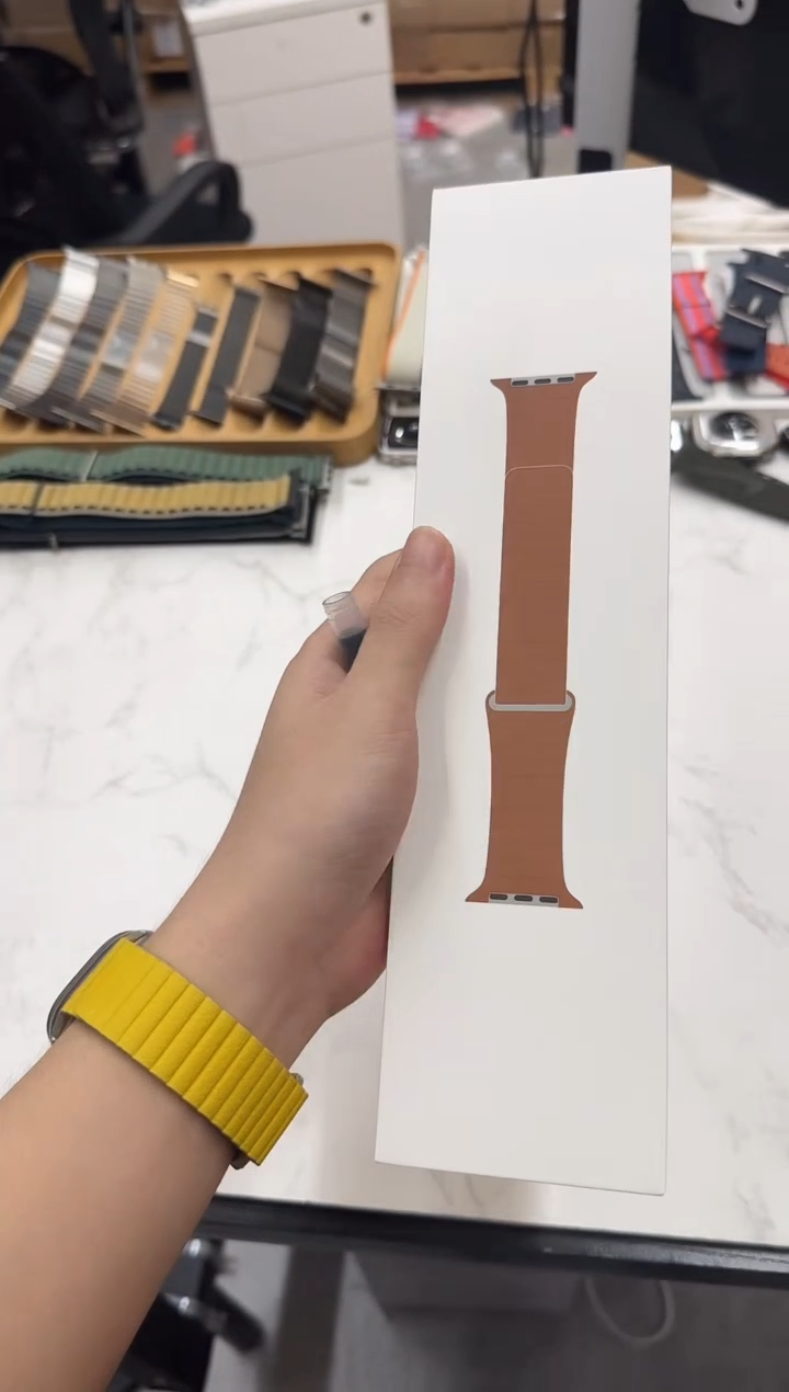 未拆封鞍褐色 皮革回环 大表盘