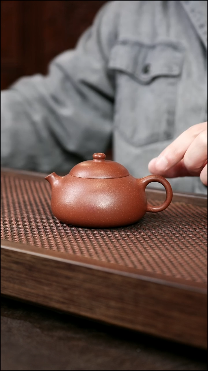 茶壶紫砂红降坡鱼跃