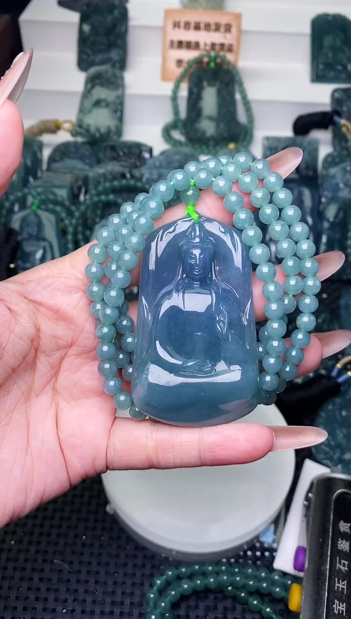 颈饰未镶嵌翡翠 