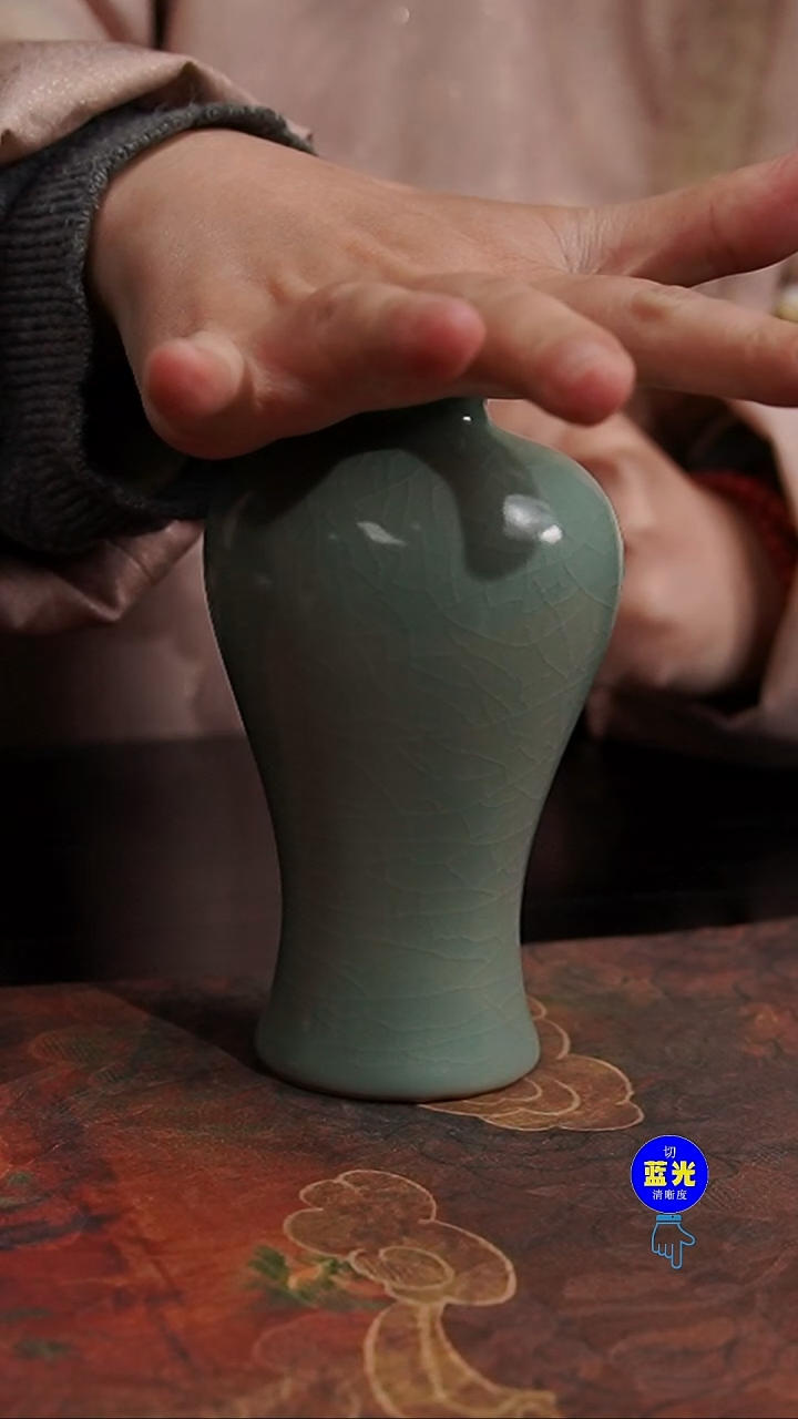 摆件瓷摆件瓷瑕（温度高）清凉寺原矿釉青绿小梅瓶