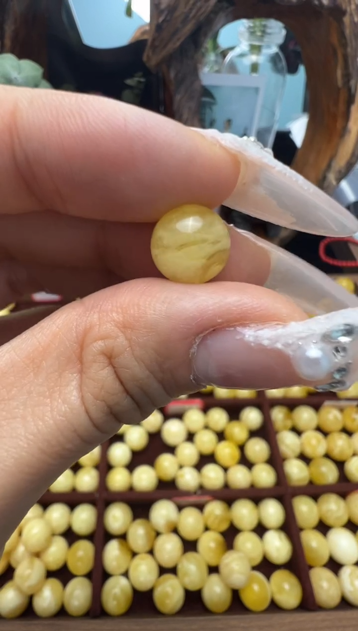 【闪购商品】蜜蜡裸石未镶嵌俄料微瑕10.3mm0.596克