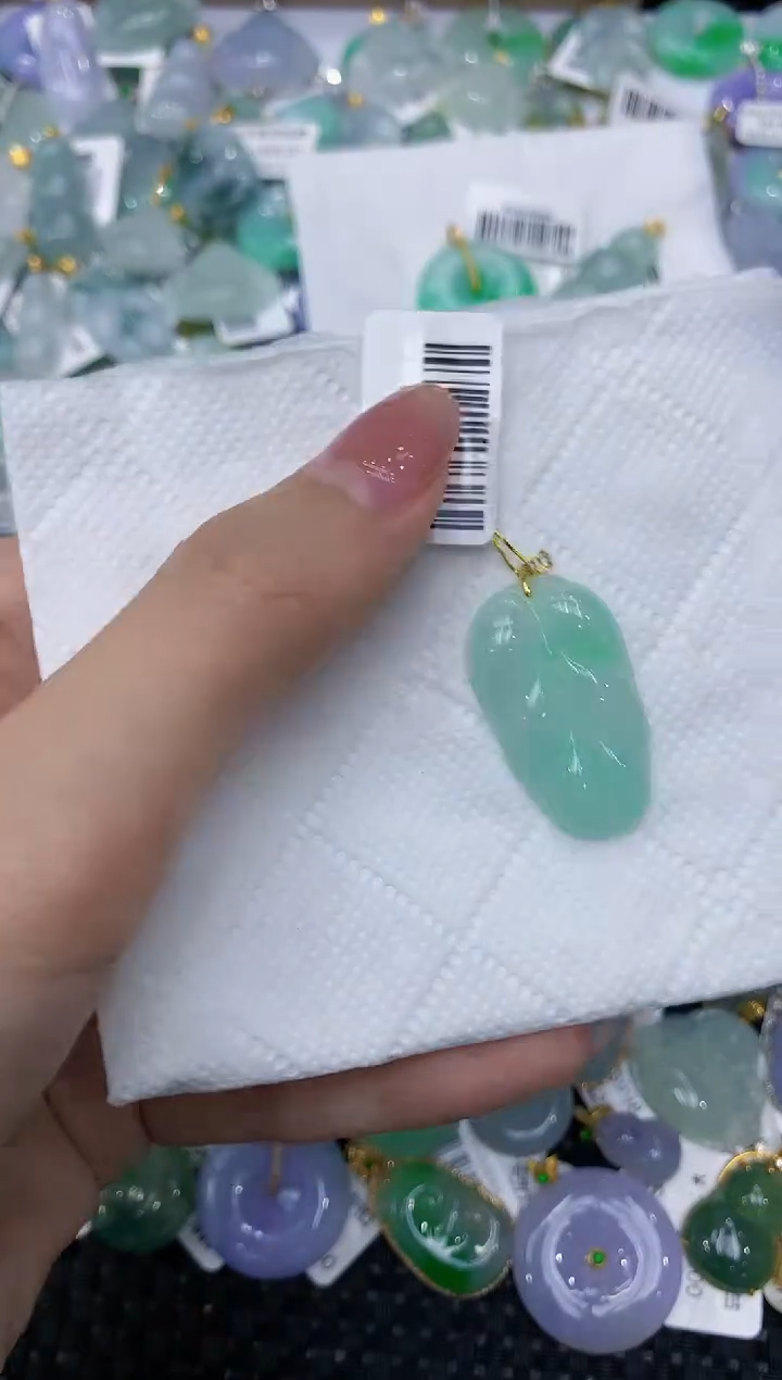 翡翠18K金镶嵌颈饰111111111