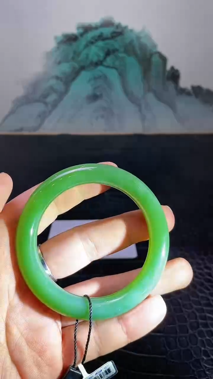 和田玉（碧玉）手镯未镶嵌一个 