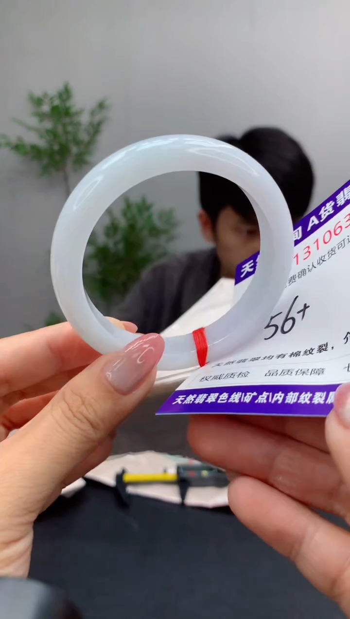 未镶嵌手镯翡翠有纹，完美者勿拍
