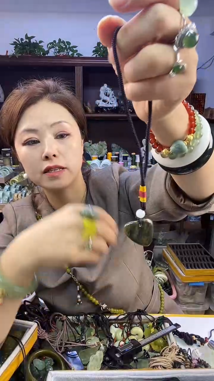 未镶嵌蛇纹石玉手链多样性其中发一