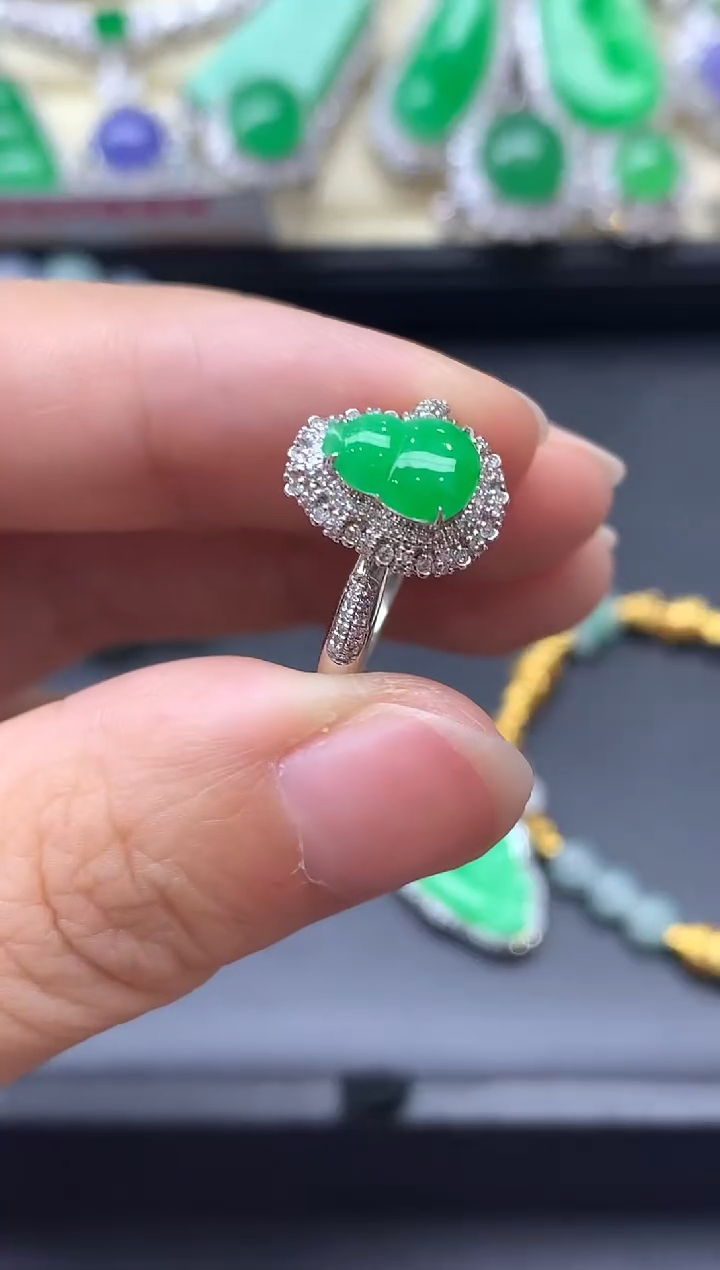 18K金镶嵌戒指翡翠没****！527-中国好珍宝