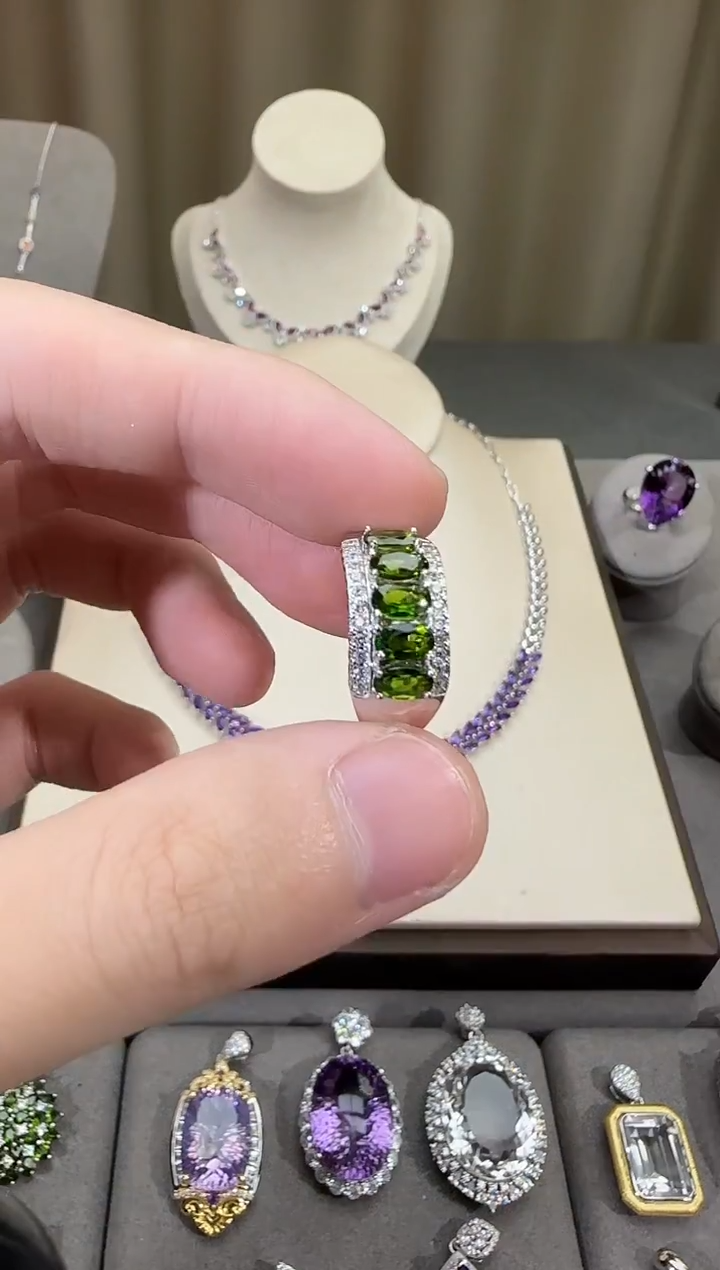 银S925镶嵌透辉石戒指8mm戒指排戒款