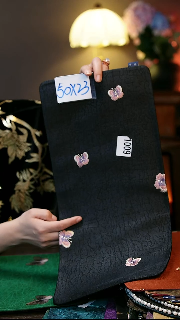 1009  5023的黑色蝴蝶