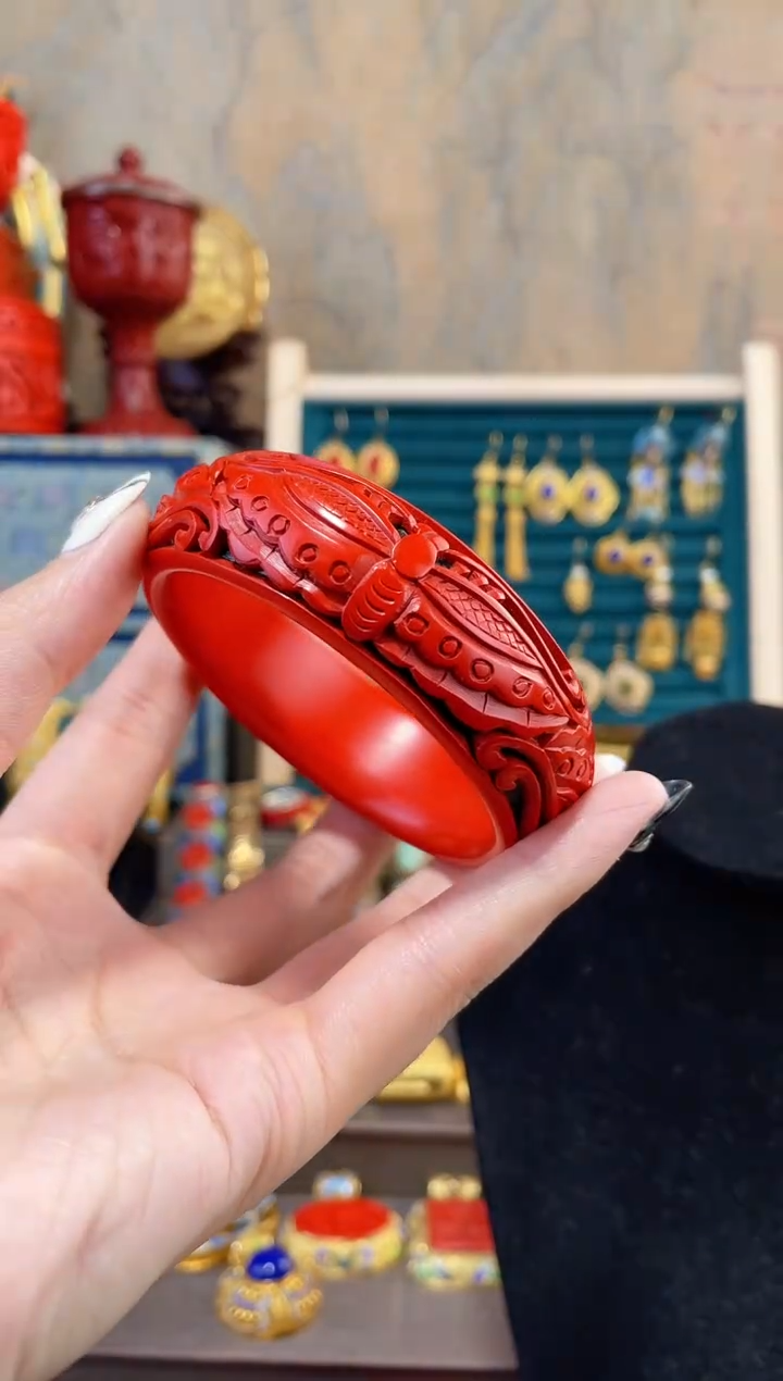 【闪购商品】非遗雕漆镯子蝴蝶