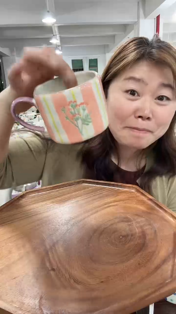 瓷粉色花花条纹马克杯