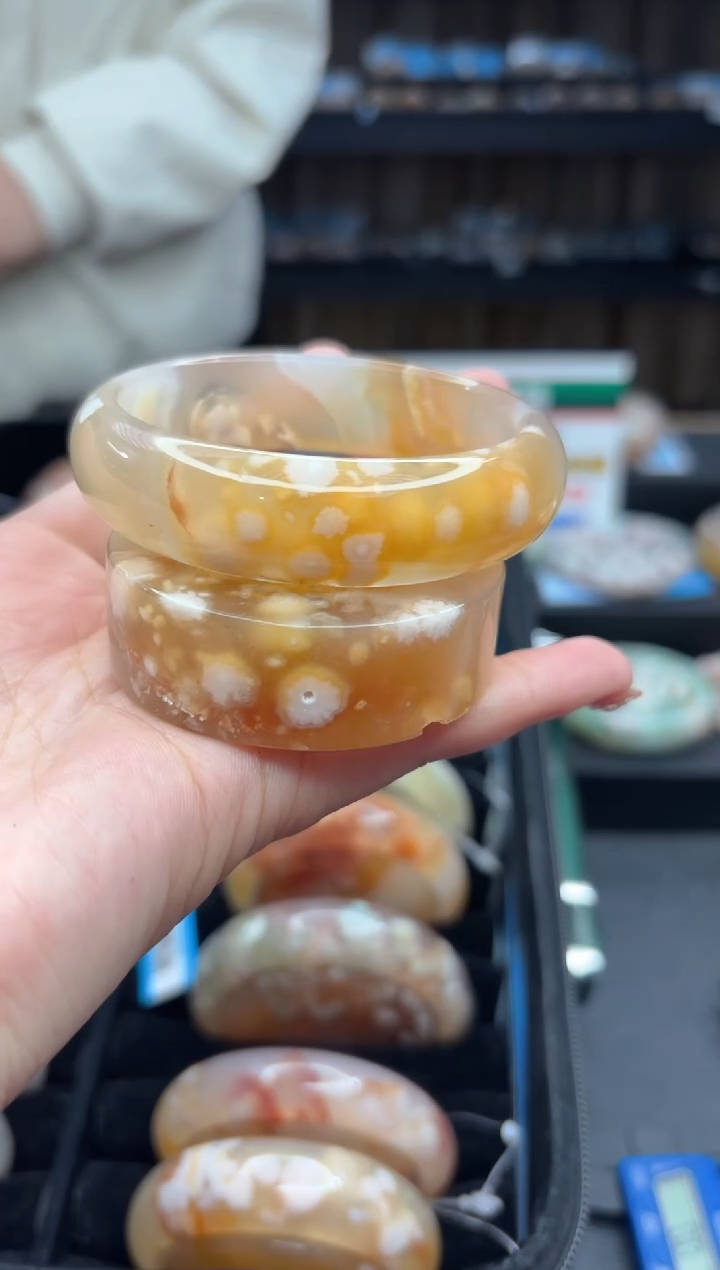 【闪购商品】石英质玉手镯未镶嵌665（58圈赠送镯心）