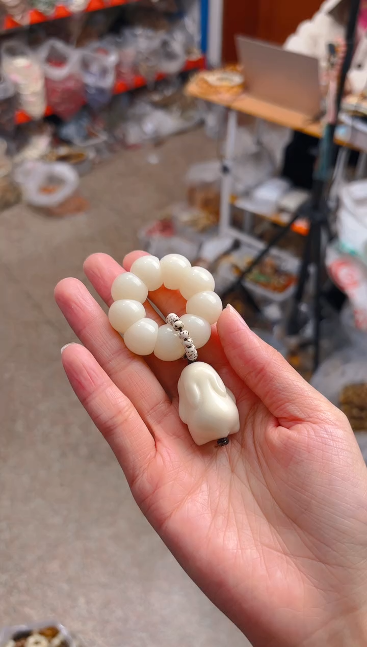 吊坠菩提根/象牙果荔枝栋手捻  白色兔