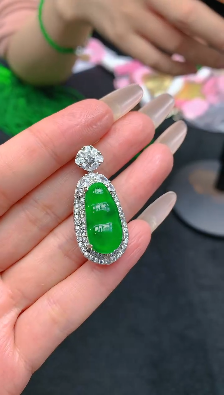 翡翠未镶嵌颈饰天然A货翡翠