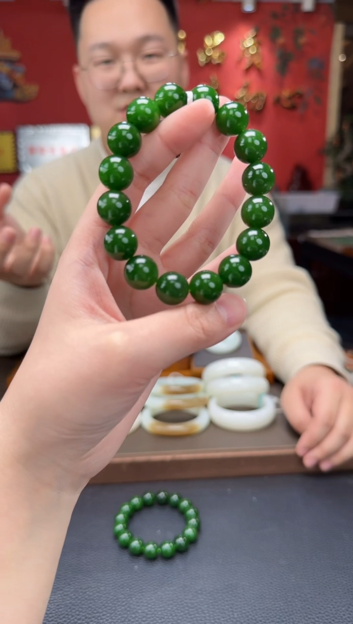 【闪购商品】和田玉手串未镶嵌碧玉菠菜绿单圈手串