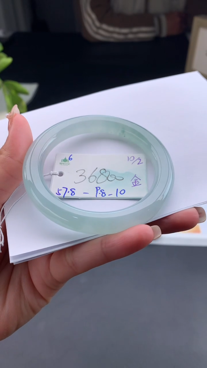 【闪购商品】翡翠手镯未镶嵌 #情人节#送礼，下单联系客服核对地址~