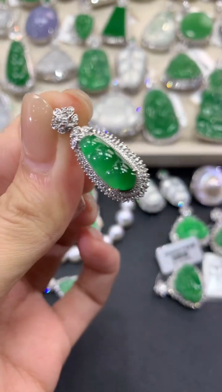 【闪购商品】翡翠吊坠(不含链)18K金镶嵌q48         