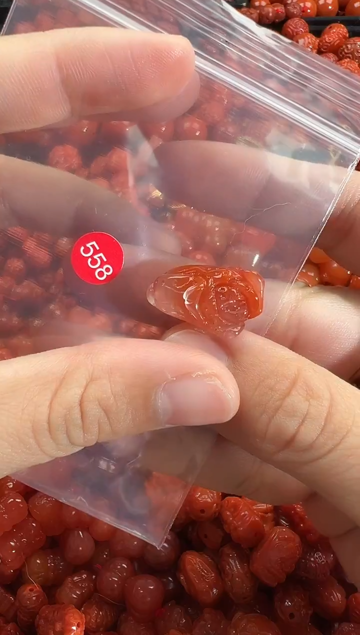 颈饰未镶嵌南红玛瑙1