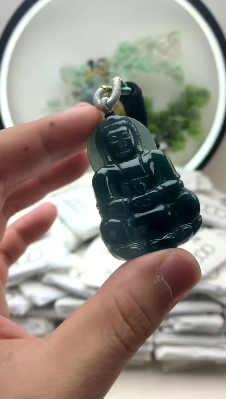 颈饰未镶嵌翡翠观音