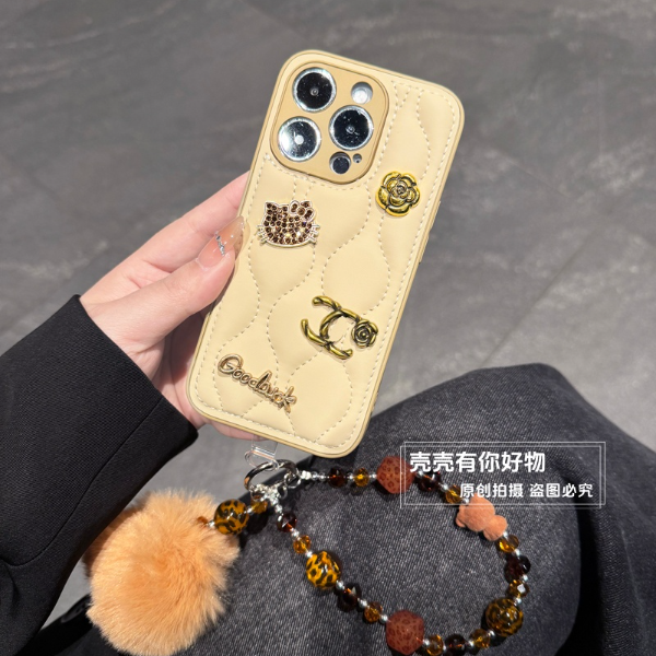 适用苹果华为荣耀oppo/vivo小米手机壳秋冬羽绒kt猫防摔毛球手链