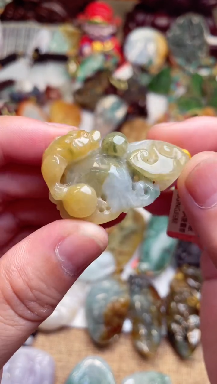 颈饰未镶嵌翡翠草龙