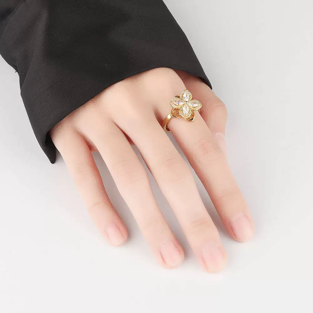 钛钢戒指 四叶花瓣锆石戒指女生轻奢高级感开口可调节指环简约