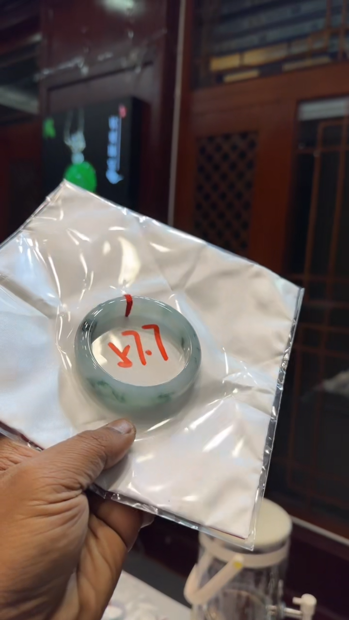 未镶嵌手镯翡翠手镯