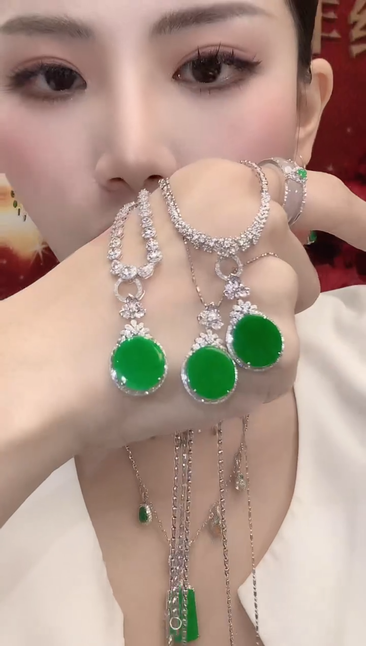 吊坠(不含链)18K金镶嵌翡翠A26 多样性发一件