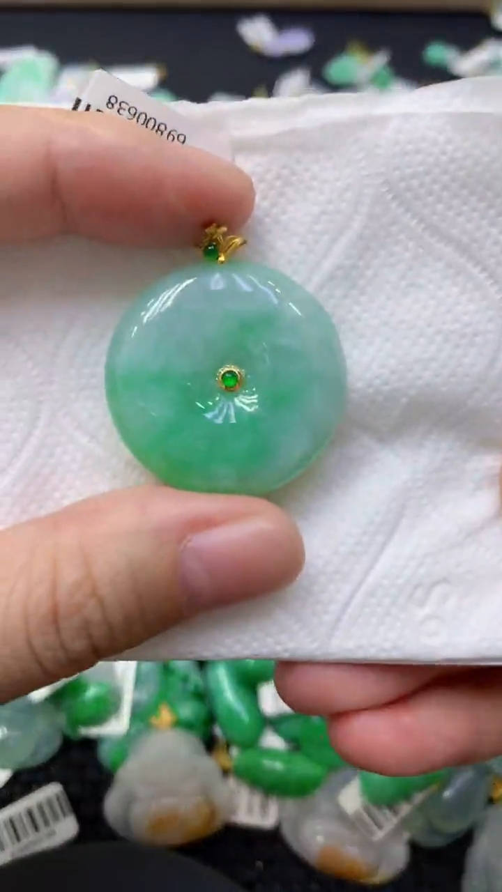 颈饰18K金镶嵌翡翠天然缅甸翡翠A货