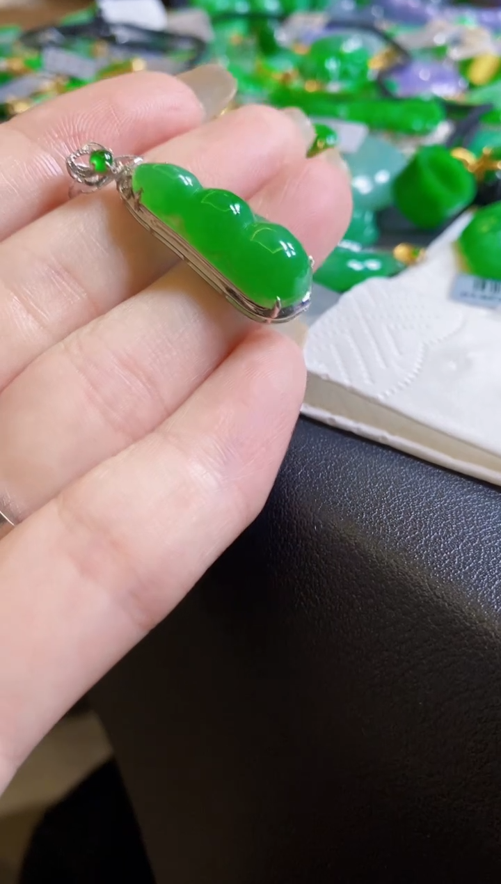 【闪购商品】定制翡翠18K金镶嵌豆