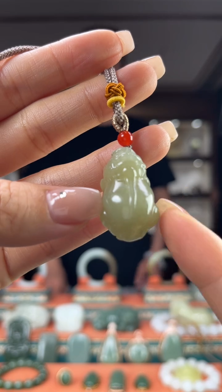 和田玉未镶嵌颈饰1