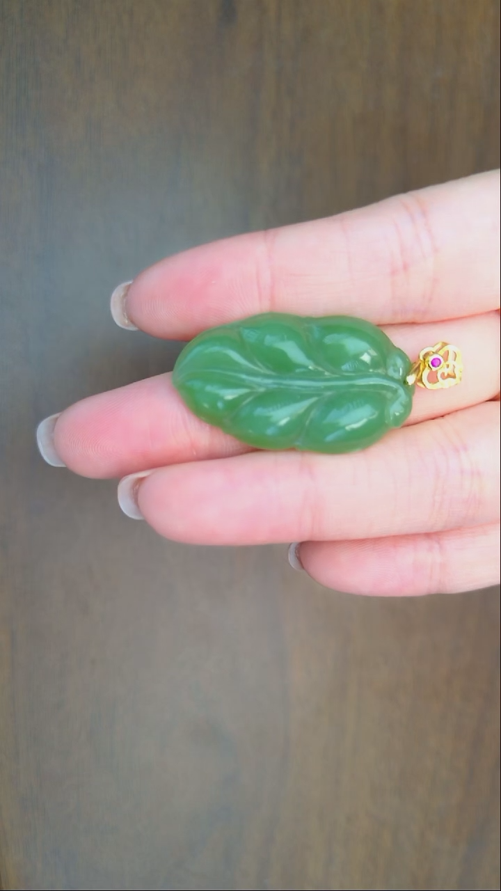 吊坠(赠链)银S925镶嵌和田玉苹果绿树叶吊坠