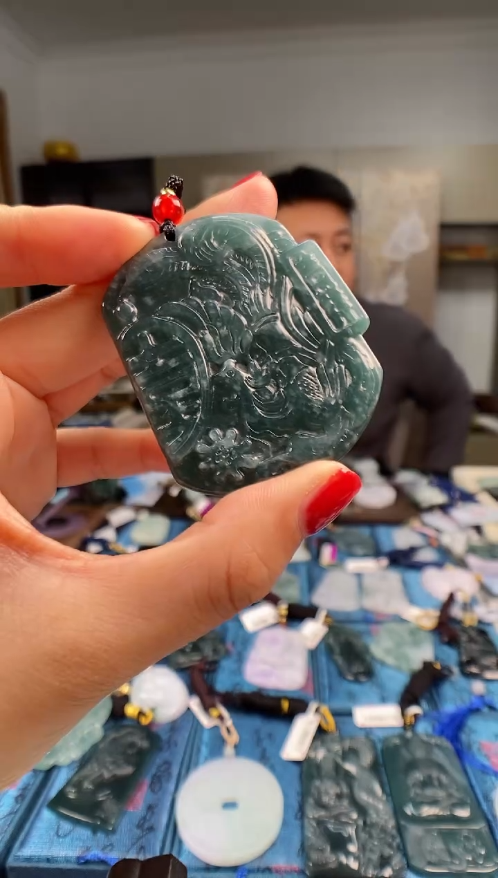 颈饰未镶嵌翡翠 多样性发其一