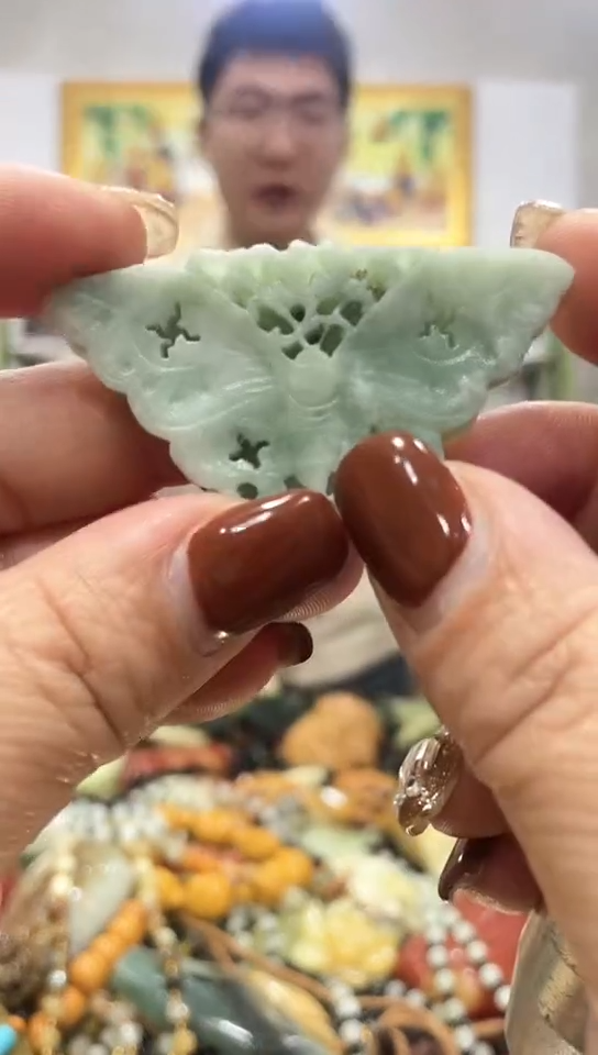 未镶嵌蛇纹石玉吊坠    