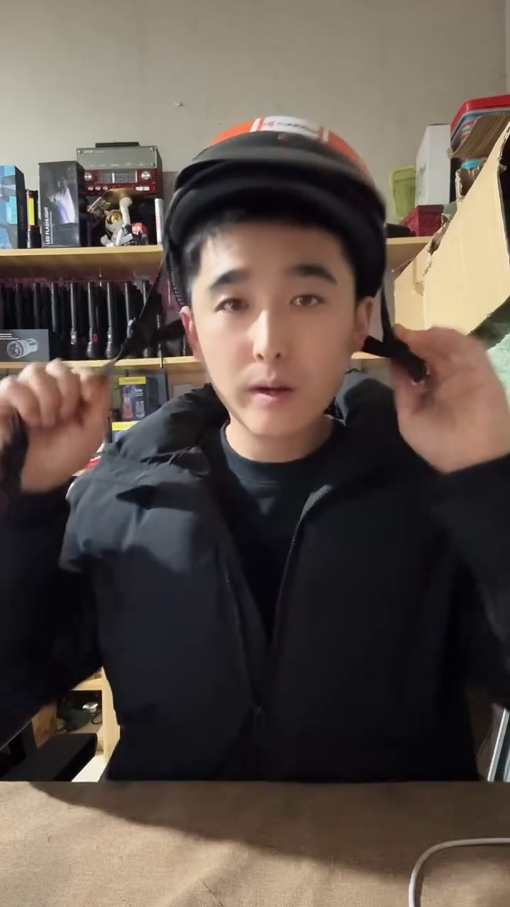 头盔....................