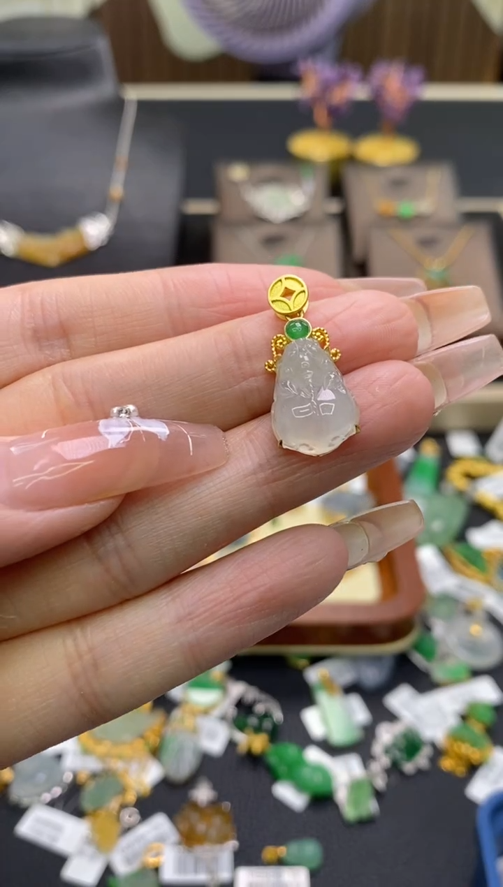 【闪购商品】翡翠颈饰18K金镶嵌净货185