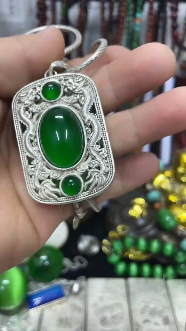 摆件主播推荐如图所示