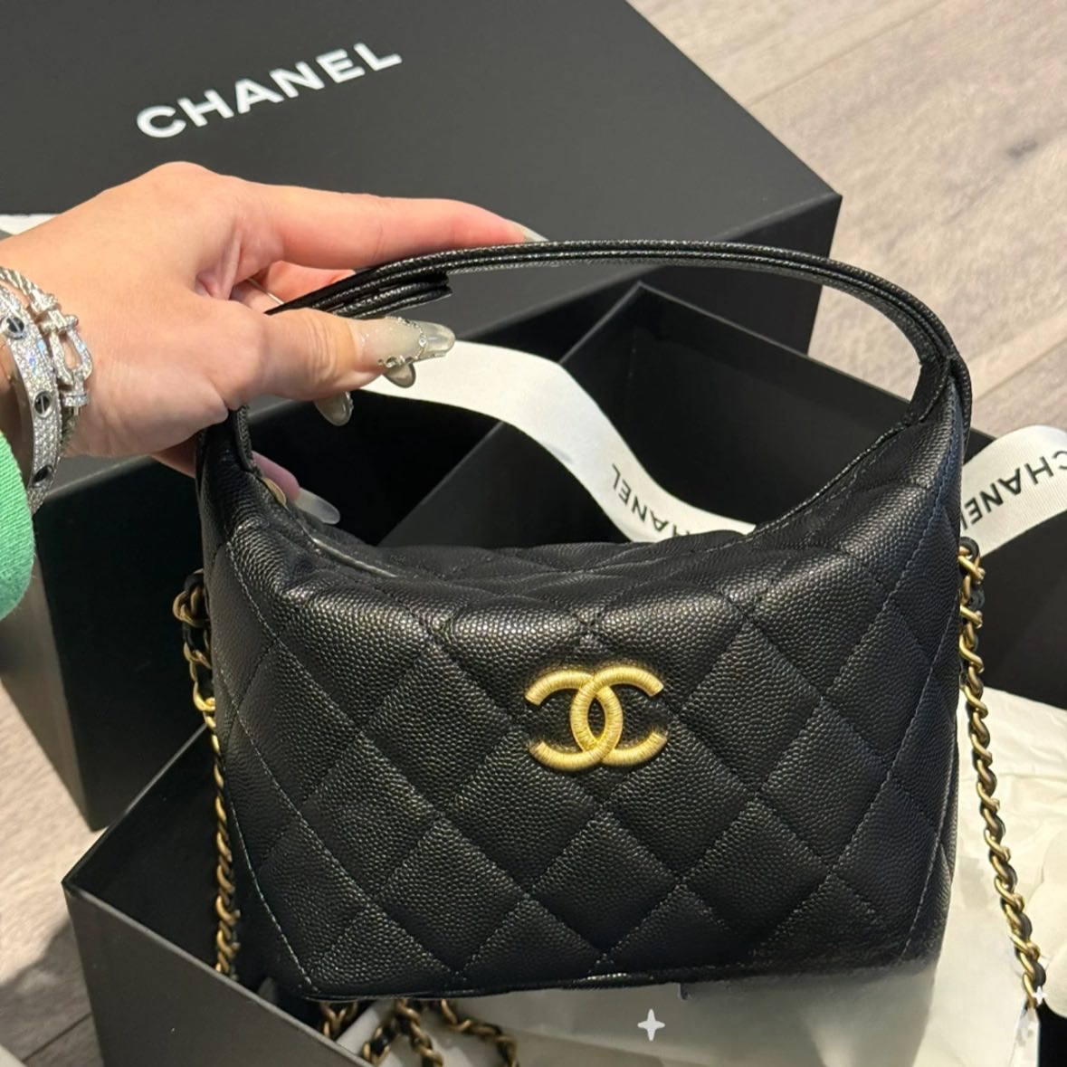 全新未使用 Chanel/香奈儿 小花6珊 嬉皮HOBO 饭盒包25P皮革C黑色