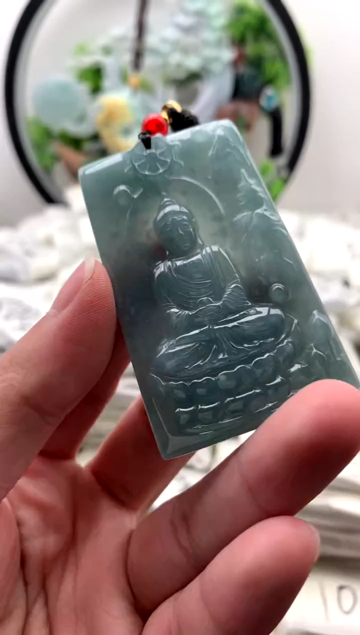 翡翠未镶嵌颈饰大日如来【品质一般能接受再拍】