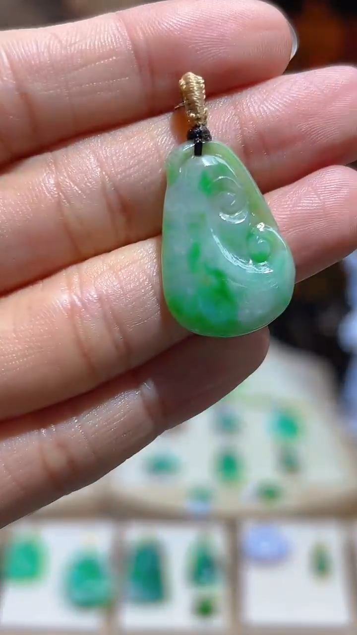 【闪购商品】翡翠颈饰未镶嵌假一赔三