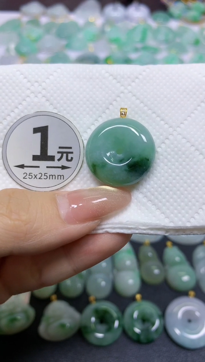 颈饰18K金镶嵌翡翠天然翡翠A货