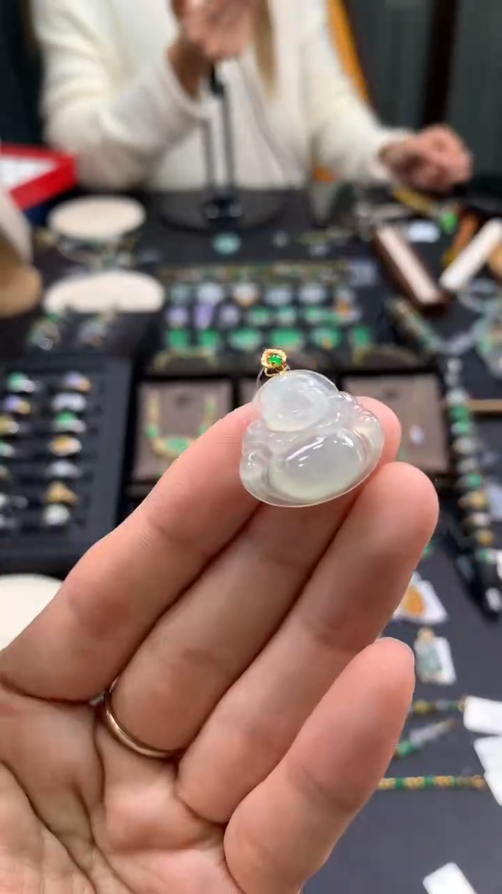 颈饰18K金镶嵌翡翠11044